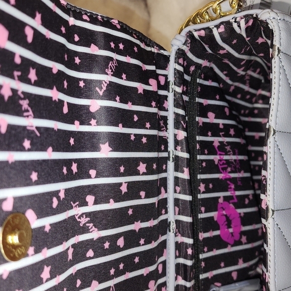 BETSEY JOHNSON LUV BETSEY PURPLE CROSSBODY - Picture 8 of 8